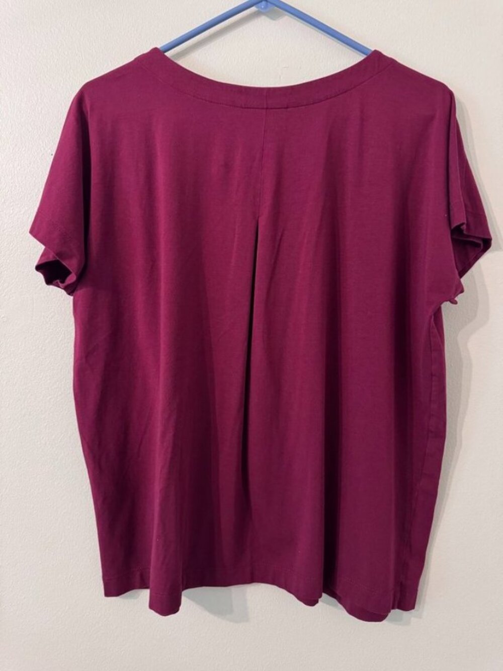 J.Jill Luxe Supima Pleat Back Tee Large Burgundy V Neck Short Sleeve Top - Picture 2 of 5
